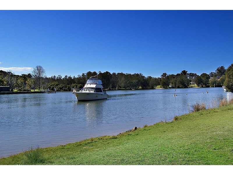 2  RIVERVIEW, Pleasure Point NSW 2172