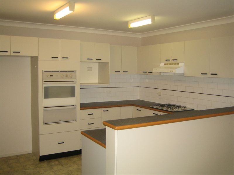 13  Farnborough Court, Wattle Grove NSW 2173