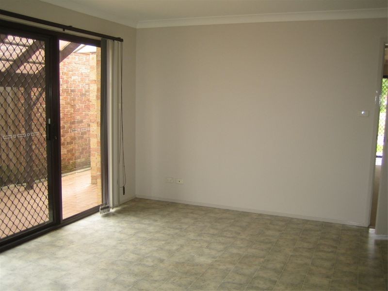 13  Farnborough Court, Wattle Grove NSW 2173