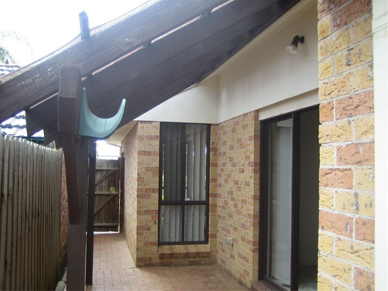 13  Farnborough Court, Wattle Grove NSW 2173