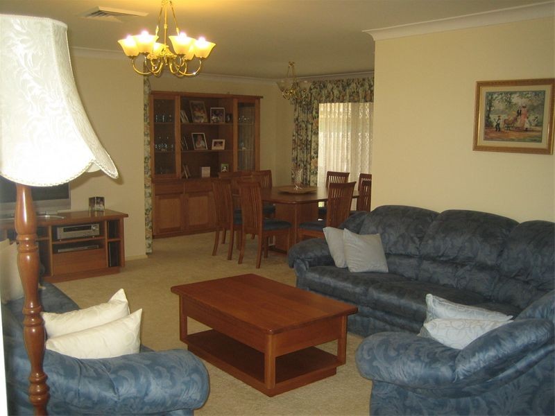 50   Daintree Drive, Wattle Grove NSW 2173