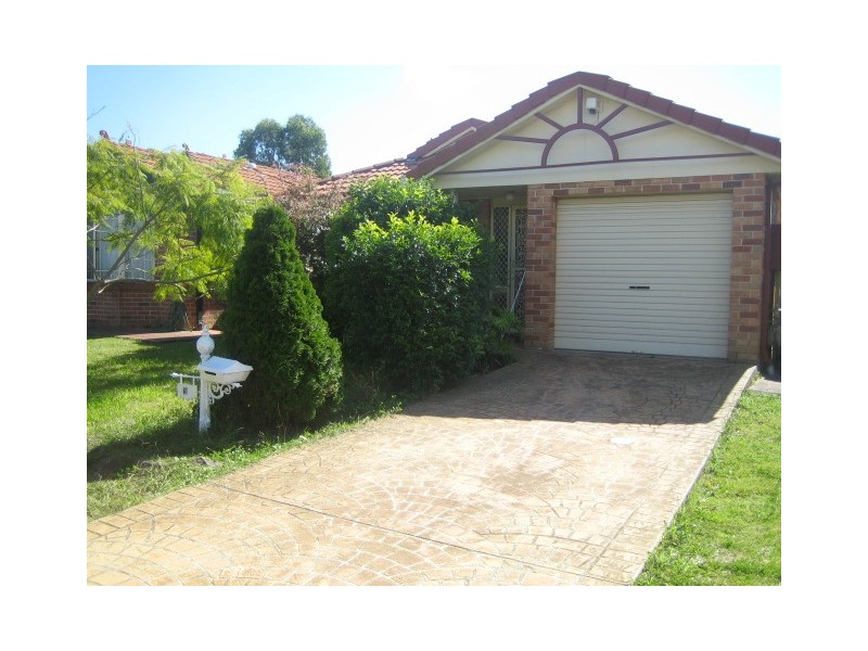 5   Brownlow Court, Wattle Grove NSW 2173