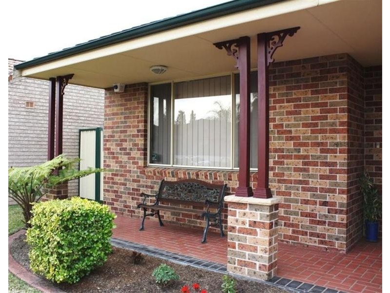 5  Bungonia Crt, Wattle Grove NSW 2173