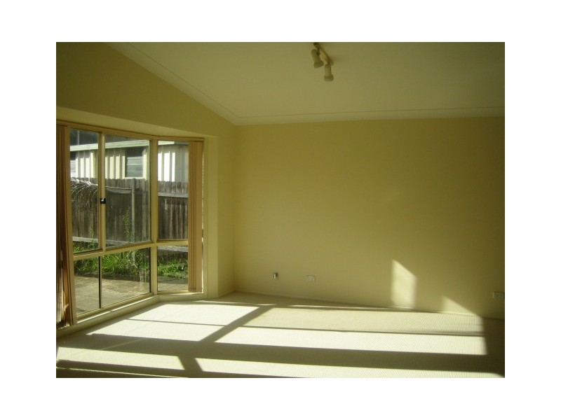 2/6   Salamaua Cres, Holsworthy NSW 2173