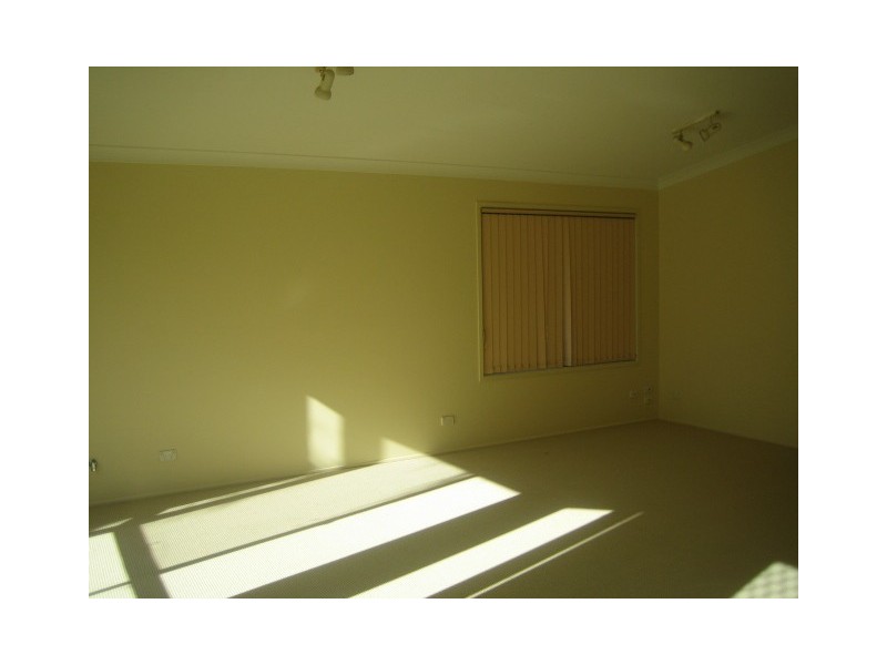 2/6   Salamaua Cres, Holsworthy NSW 2173