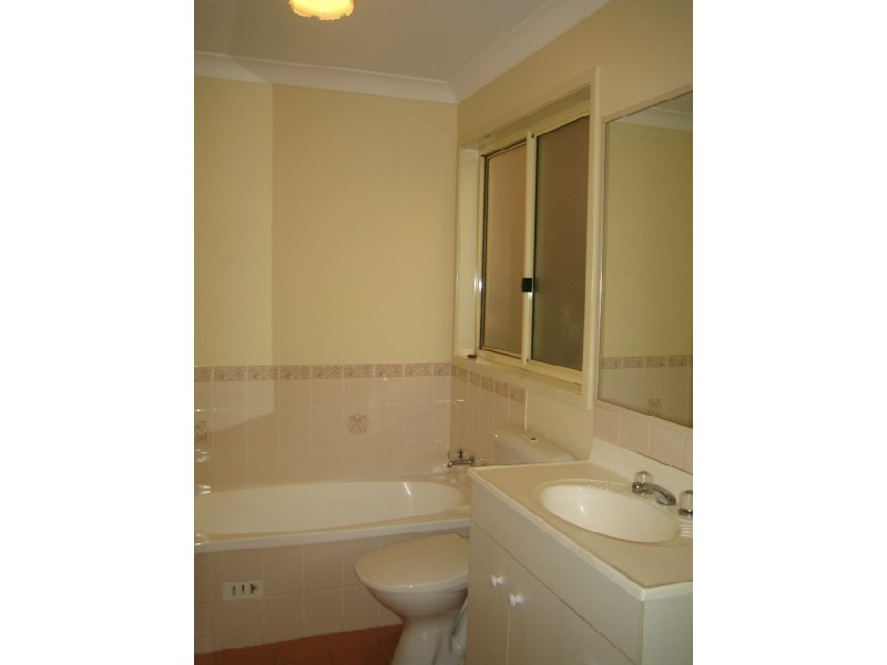 2/6   Salamaua Cres, Holsworthy NSW 2173