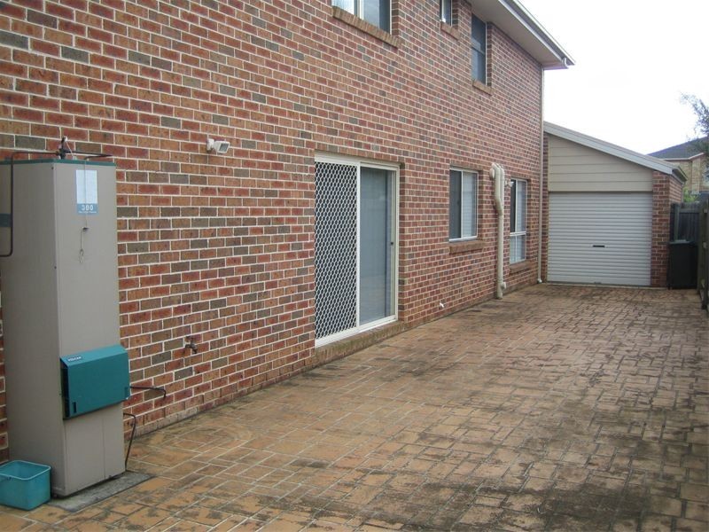 20   Valleyfield Crt, Wattle Grove NSW 2173