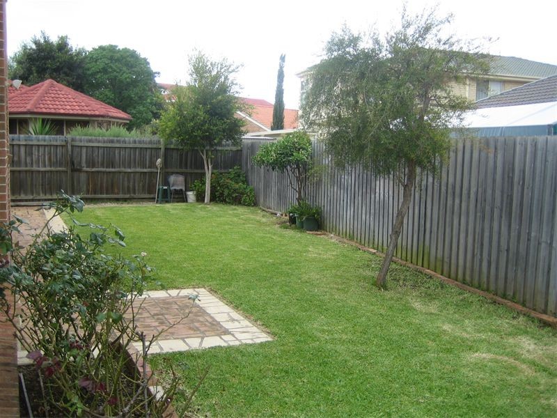 20   Valleyfield Crt, Wattle Grove NSW 2173