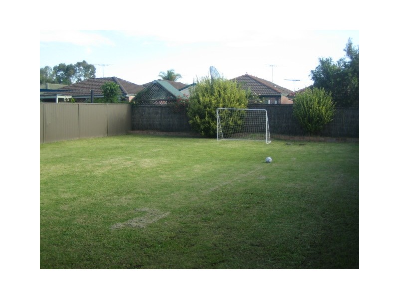 4   Talbot Crt, Wattle Grove NSW 2173
