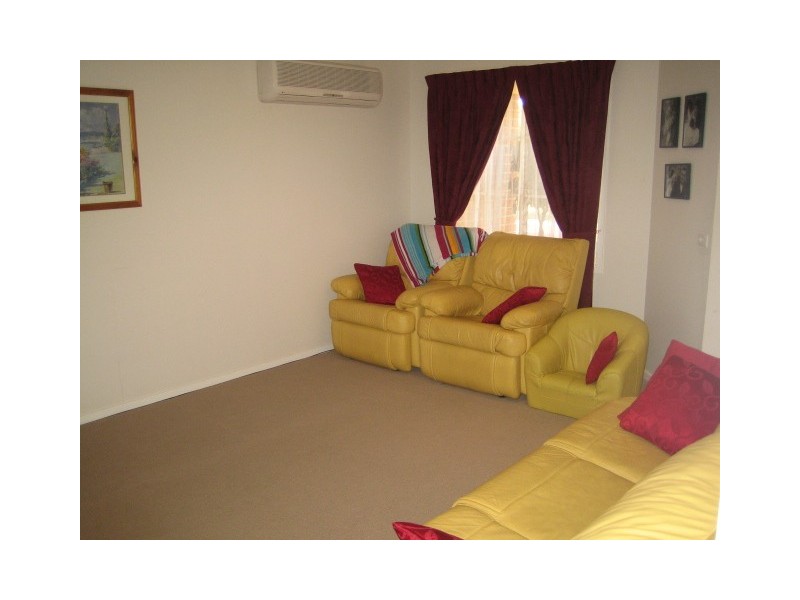 4   Talbot Crt, Wattle Grove NSW 2173