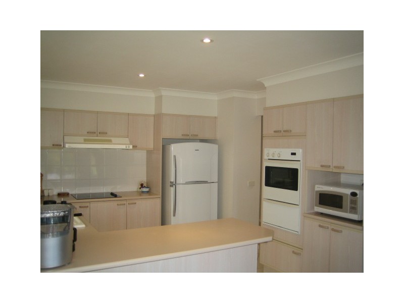 4   Talbot Crt, Wattle Grove NSW 2173