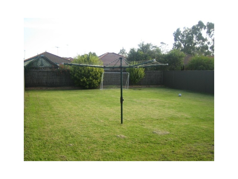 4   Talbot Crt, Wattle Grove NSW 2173