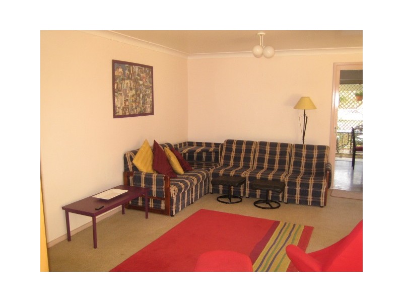 1  BOOREE COURT, Wattle Grove NSW 2173