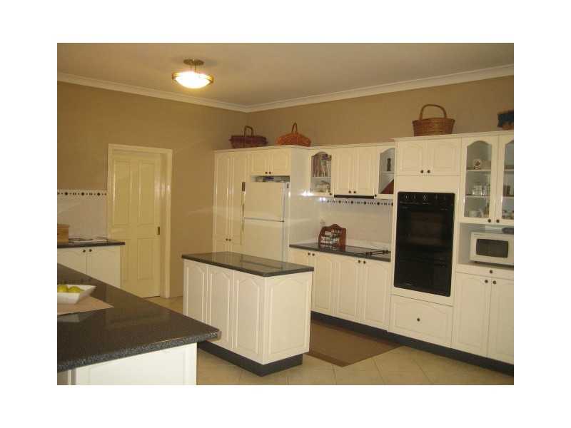 5   Castlerock Crt, Wattle Grove NSW 2173