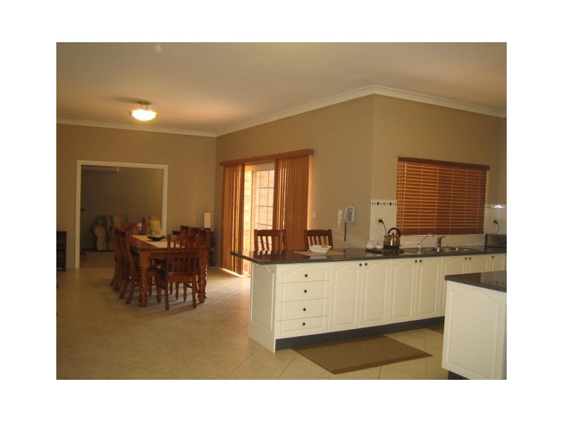 5   Castlerock Crt, Wattle Grove NSW 2173