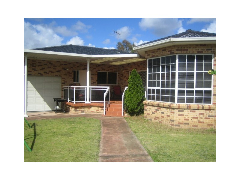 5   Castlerock Crt, Wattle Grove NSW 2173