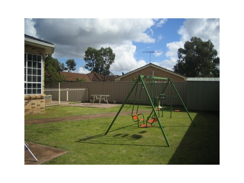 5   Castlerock Crt, Wattle Grove NSW 2173