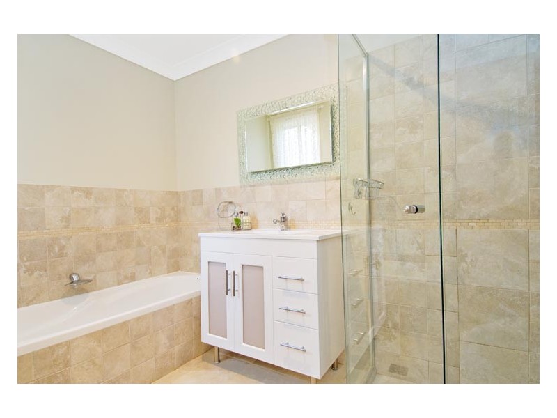 16   Kanangra Court, Wattle Grove NSW 2173