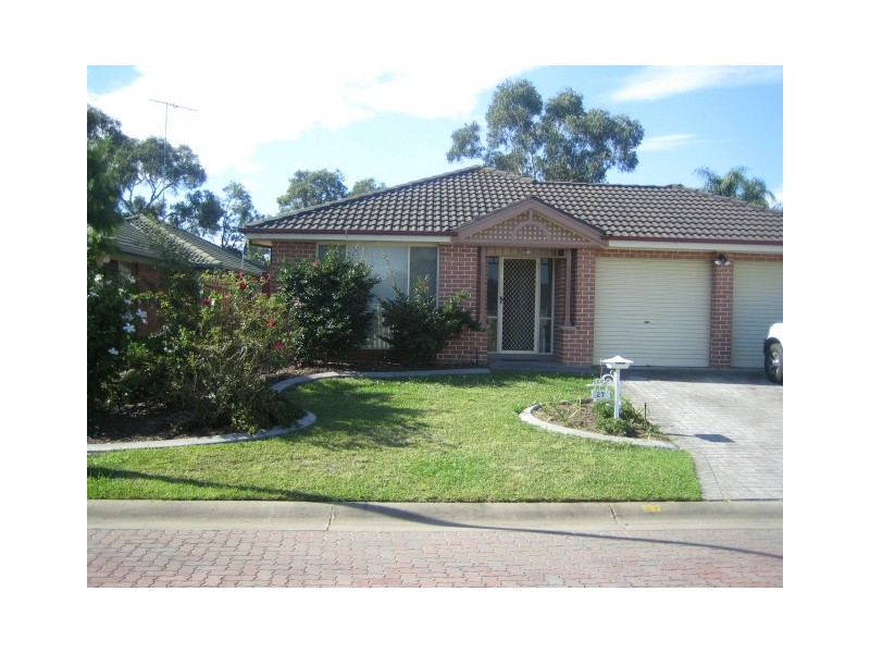 27  Timbara Court, Wattle Grove NSW 2173