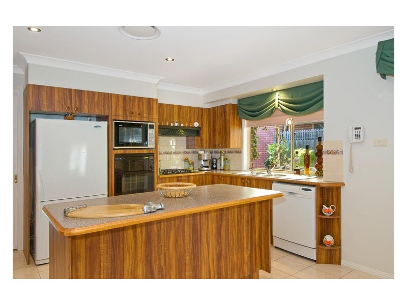 10   Somercoates Crt, Wattle Grove NSW 2173