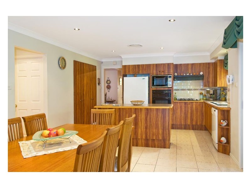 10   Somercoates Crt, Wattle Grove NSW 2173