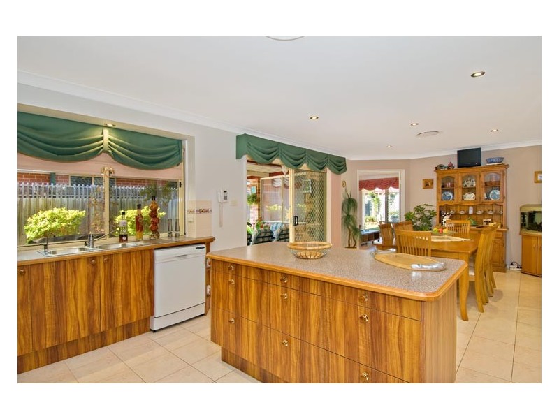 10   Somercoates Crt, Wattle Grove NSW 2173