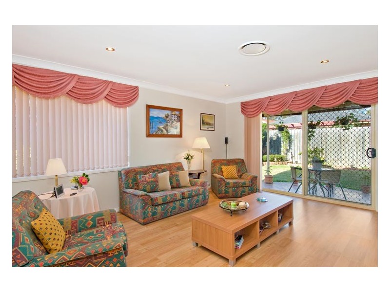 10   Somercoates Crt, Wattle Grove NSW 2173