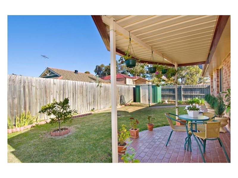 10   Somercoates Crt, Wattle Grove NSW 2173