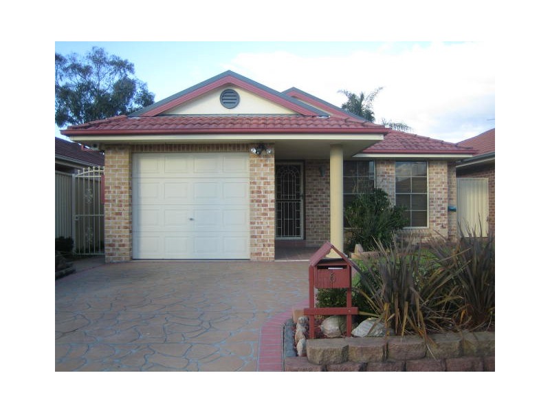 6  Jenolan Court, Wattle Grove NSW 2173
