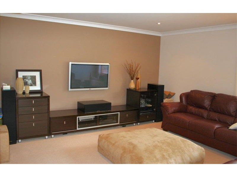 1   Myrtle Crt, Voyager Point NSW 2172