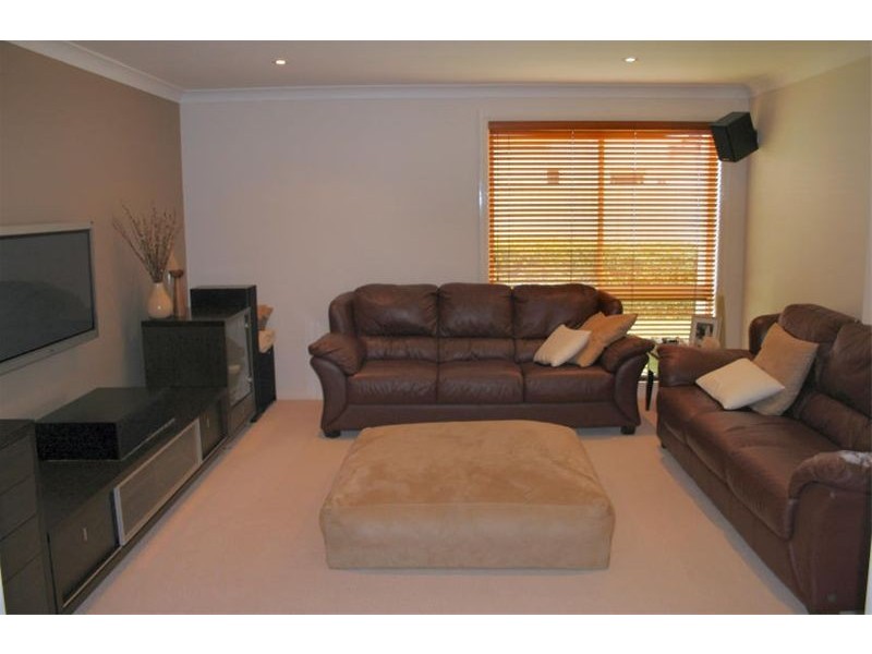 1   Myrtle Crt, Voyager Point NSW 2172