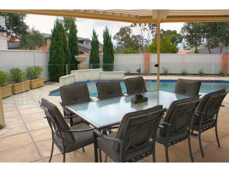 1   Myrtle Crt, Voyager Point NSW 2172