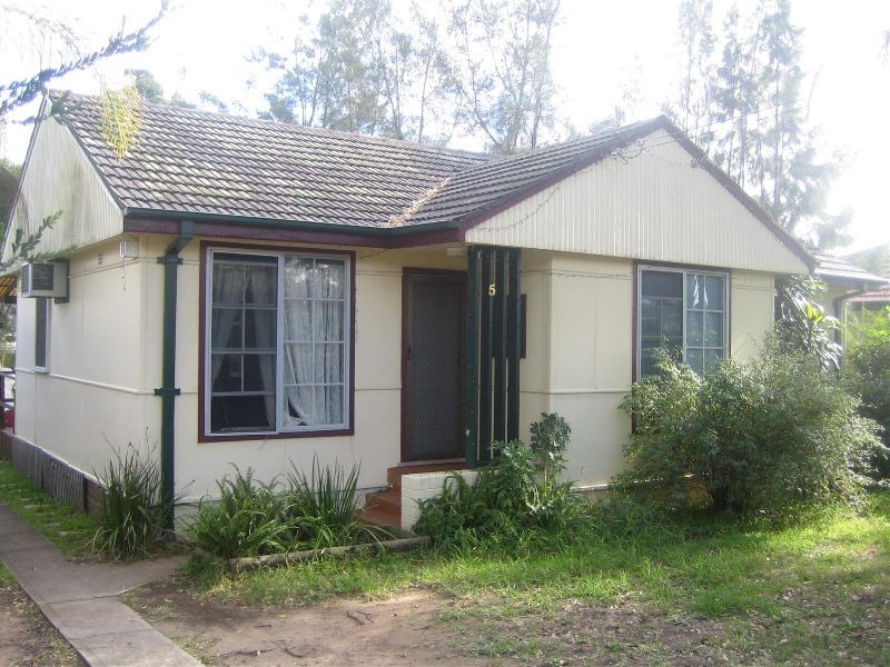 5  Salamaua Crescent, Holsworthy NSW 2173