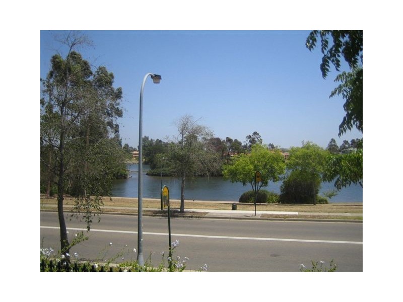 35  Fernleaf Court, Wattle Grove NSW 2173