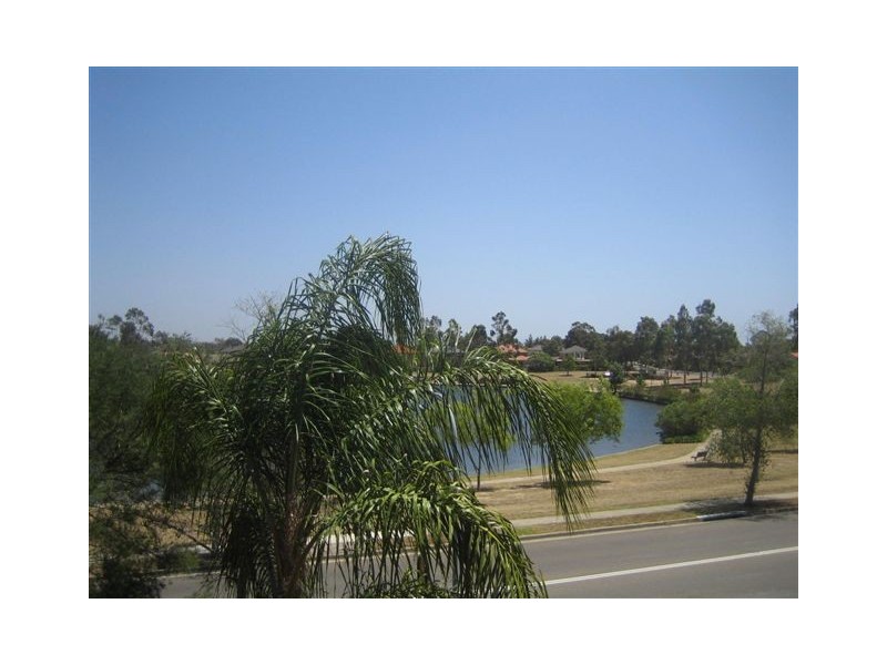 35  Fernleaf Court, Wattle Grove NSW 2173