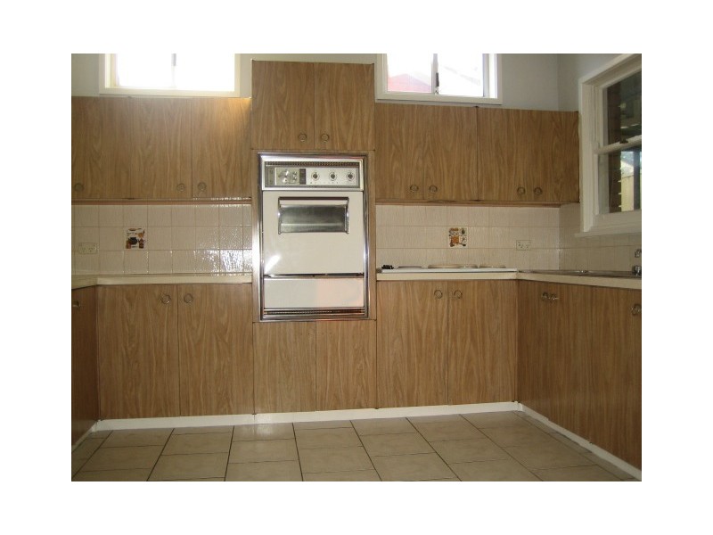 33  Thompson Ave, Moorebank NSW 2170