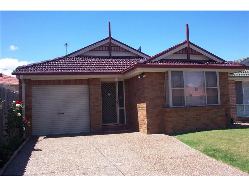 9  Martindale Ct, Wattle Grove NSW 2173