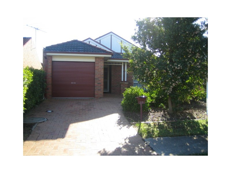 15  Castlerock Court, Wattle Grove NSW 2173