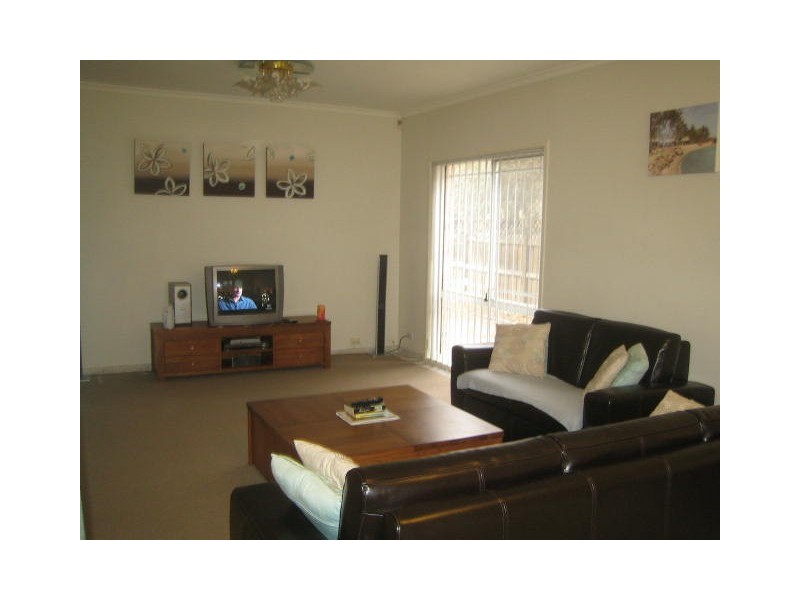 1 Warrego Court, Wattle Grove NSW 2173