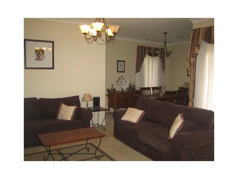 6   Stowe Court, Wattle Grove NSW 2173