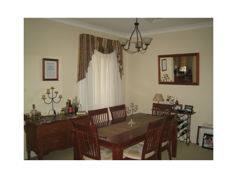 6   Stowe Court, Wattle Grove NSW 2173