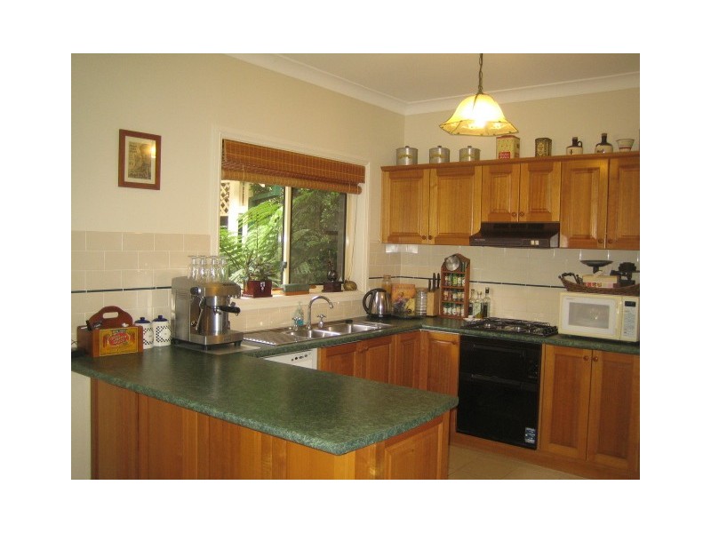 6   Stowe Court, Wattle Grove NSW 2173