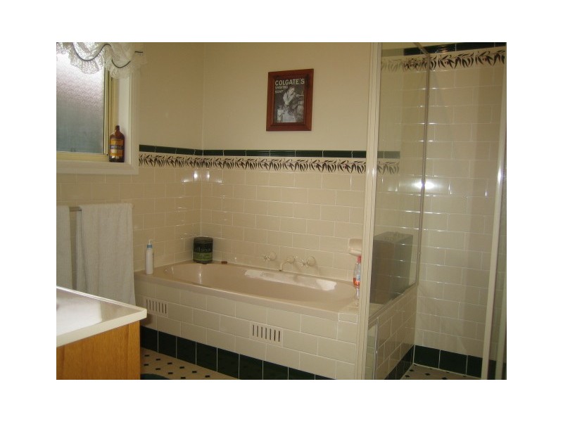 6   Stowe Court, Wattle Grove NSW 2173