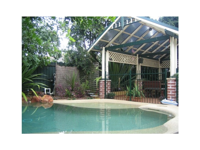 6   Stowe Court, Wattle Grove NSW 2173