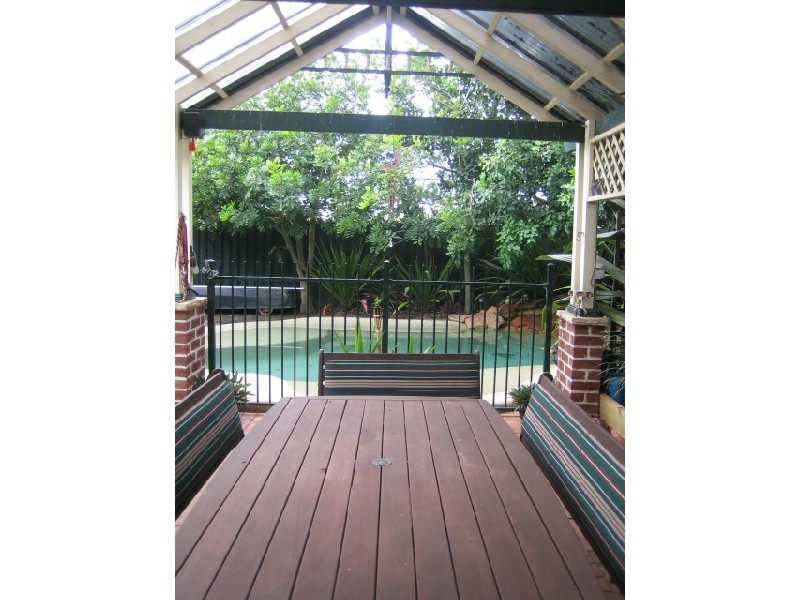 6   Stowe Court, Wattle Grove NSW 2173