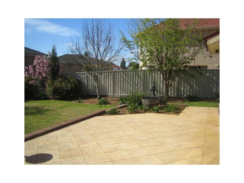 15   Mirbelia Ct, Voyager Point NSW 2172