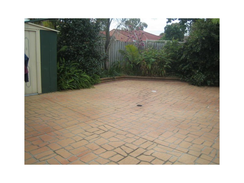 21 Paroo Court, Wattle Grove NSW 2173