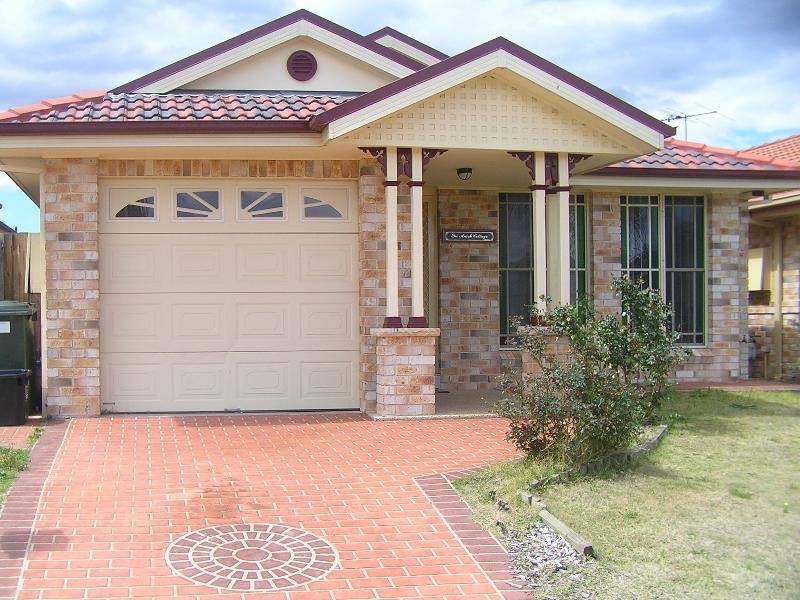 32  Kinchega Court, Wattle Grove NSW 2173