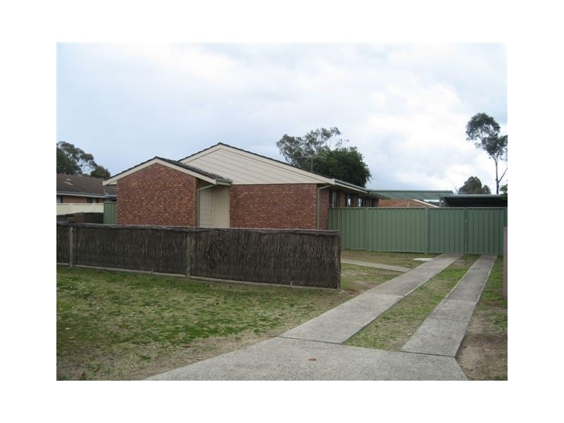 6  Chauvel Ave, Wattle Grove NSW 2173