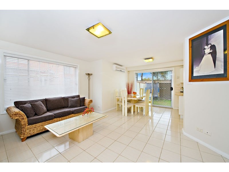 8/32  Claremont Court, Wattle Grove NSW 2173